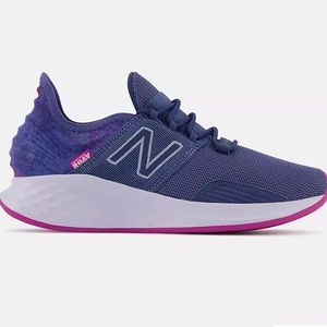 NEW BALANCE WOMENS FRESH FOAM ROAV RUNNING SHOE - NAVY